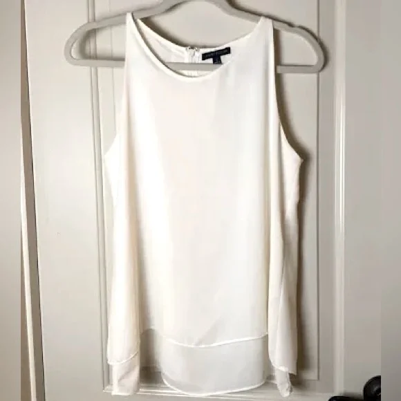 Sleeveless white blouse.  Chiffon Layered bottom and longer back. Large - Picture 11 of 13